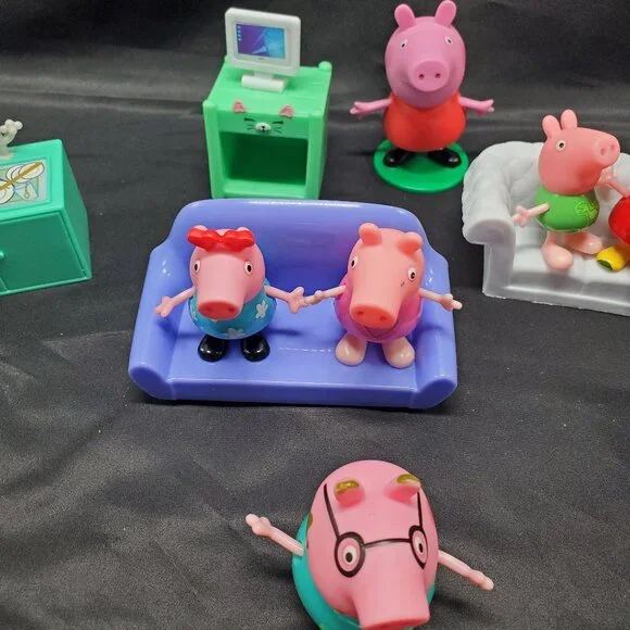 Peppa Pig Family and Friends with Furniture-Lot of 26 pieces - Picture 3 of 8